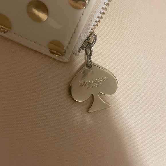 NWOT KATE SPADE mini zip pouch  🤍 - Picture 2 of 4